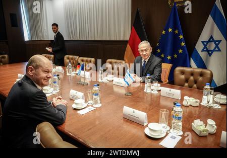 Jérusalem, Israël. 17 mars 2024. Le chancelier fédéral Olaf Scholz (SPD) est reçu par Benjamin Netanyahu (R), premier ministre israélien. Crédit : Kay Nietfeld/dpa/Alamy Live News Banque D'Images