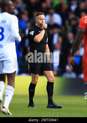 Leeds, Royaume-Uni. 17 mars 2024. Arbitre Stephen Martin lors du Leeds United FC v Millwall FC SKY BET EFL Championship match à Elland Road, Leeds, Angleterre, Royaume-Uni le 17 mars 2024 Credit : Every second Media/Alamy Live News Banque D'Images