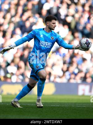 La gardienne de Millwall Matija Sarkic lors du Sky Bet Championship match à Elland Road, Leeds. Date de la photo : dimanche 17 mars 2024. Banque D'Images