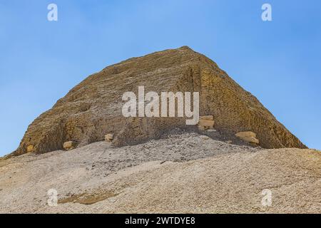 Égypte, région du Fayoum, El Lahun, pyramide de Sésostris II, briques renforcées par une structure en pierre dure. Banque D'Images