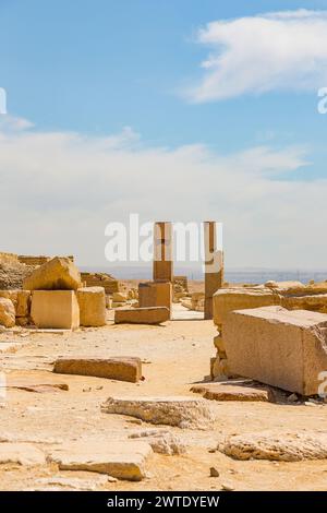 Egypte, Saqqara, pyramide d'Ounas, le temple mortuaire et sa porte d'entrée. Banque D'Images