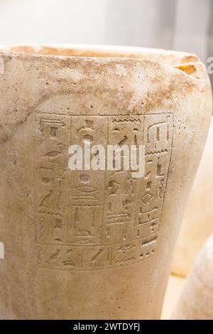 Egypte, Saqqara, Serapeum, un vase canope taureau Apis, avec le nom du prince Khaemouaset. Banque D'Images