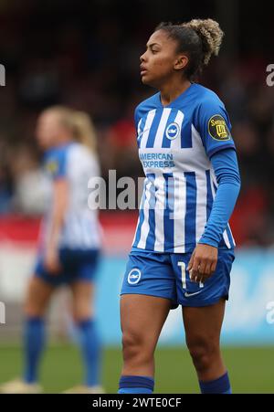 Crawley, Royaume-Uni. 17 mars 2024. Jorelyn Carabali de Brighton lors du match de Super League féminine de Barclays entre Brighton & Hove Albion et Manchester City au Broadfield Stadium de Crawley. Crédit : James Boardman/Alamy Live News Banque D'Images