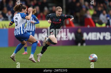 Crawley, Royaume-Uni. 17 mars 2024. Jess Park de Manchester City lors du match de Super League féminin de Barclays entre Brighton & Hove Albion et Manchester City au Broadfield Stadium de Crawley. Crédit : James Boardman/Alamy Live News Banque D'Images