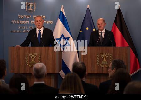 Jérusalem, Israël. 17 mars 2024. Le premier ministre israélien Benjamin Netanyahu, à gauche, parle après une réunion avec le chancelier allemand Olaf Scholz à Jérusalem, Israël, dimanche 17 mars 2024. Photo de piscine par Leo Correa/UPI crédit : UPI/Alamy Live News Banque D'Images