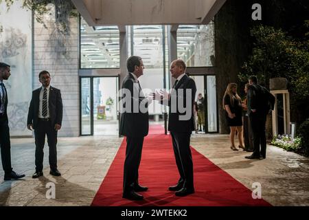 Jérusalem, Israël. 17 mars 2024. Le Chancelier fédéral Olaf Scholz (à gauche, SPD) est reçu par Yitzchak Herzog, Président d'Israël. Crédit : Kay Nietfeld/dpa/Alamy Live News Banque D'Images