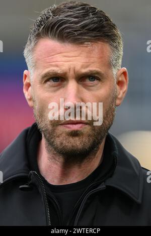 Rob Edwards, manager de Luton Town lors du match de premier League entre Luton Town et Nottingham Forest à Kenilworth Road, Luton le samedi 16 mars 2024. (Photo : Jon Hobley | mi News) crédit : MI News & Sport /Alamy Live News Banque D'Images