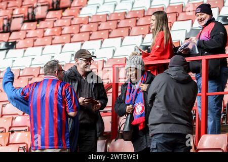 Sheffield, Royaume-Uni. 17 mars 2024. Bramall Lane, Sheffield, Angleterre, 17 mars 2024 : les fans de Crystal Palace avant le match du Barclays FA Womens Championship contre Crystal Palace à Bramall Lane à Sheffield, Angleterre, le 17 mars 2024. (Sean Chandler/SPP) crédit : photo de presse sportive SPP. /Alamy Live News Banque D'Images