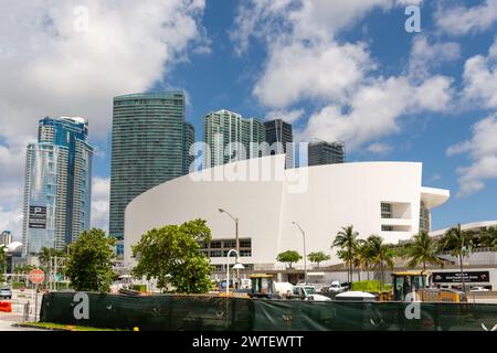 Miami, Floride, États-Unis. 19 mai 2019. American Airlines Arena, Kaseya Center avec des gratte-ciel en arrière-plan. Banque D'Images