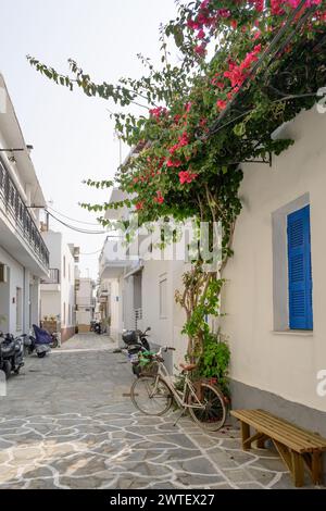 Kos, Grèce - 12 mai 2023 : Rue dans la station de Kardamena sur l'île de Kos, Grèce Banque D'Images