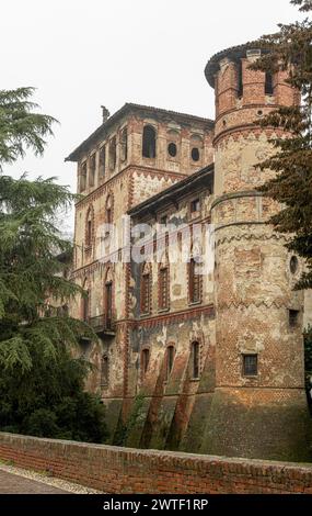 Château de Piovera dans les collines de Monferrato, près de la ville d'Alessandria, Italie Banque D'Images