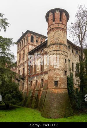 Château de Piovera dans les collines de Monferrato, près de la ville d'Alessandria, Italie Banque D'Images