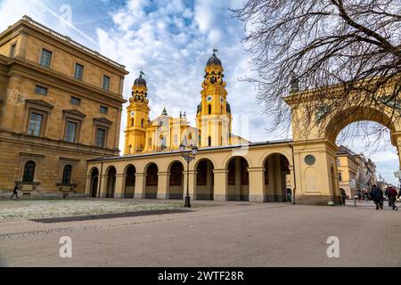 Munich, Allemagne - DEC 25, 2021: Le Residenz dans le centre de Munich est l'ancien palais royal des monarques Wittelsbach de Bavière. La plus grande ville pal Banque D'Images