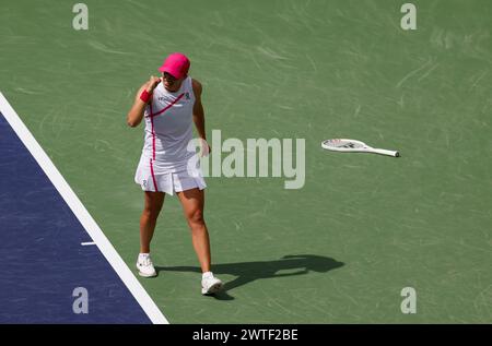 17 mars 2024 IgA Swiatek, de Pologne, célèbre après avoir battu Maria Sakkari, de Grèce, en finale féminine lors de l'Open BNP Paribas à Indian Wells Tennis Garden, EN CALIFORNIE. Charles Baus/CSM Banque D'Images