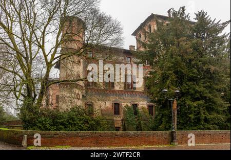 Château de Piovera dans les collines de Monferrato, près de la ville d'Alessandria, Italie Banque D'Images