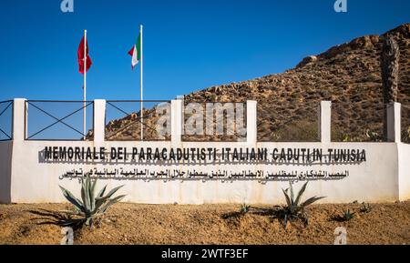 Le Mémorial des parachutistes tombés en Tunisie, en souvenir de la Brigade parachutiste italienne de l'axe Folgore, Takrouna, Tunisie Banque D'Images