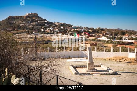 Le Mémorial des parachutistes tombés en Tunisie, construit en 1951 en souvenir des troupes italiennes de parachutistes de l'axe, Takrouna, Tunisie Banque D'Images