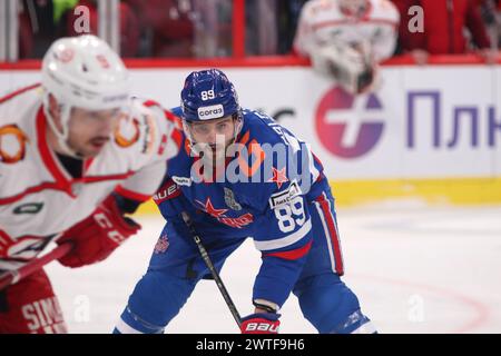 Saint-Pétersbourg, Russie. 17 mars 2024. Joueur du club de hockey SKA, Alexander Galchenyuk (89) vu en action lors du match de la Ligue Kontinental de hockey, Coupe Gagarine, match 1, 1/4 finales saison KHL 2023 - 2024 entre SKA Saint Petersburg - Avtomobiliste Ekaterinbourg à la SKA Arena. Score final ; SKA Saint-Pétersbourg 2:3 Avtomobiliste Ekaterinbourg. Crédit : SOPA images Limited/Alamy Live News Banque D'Images