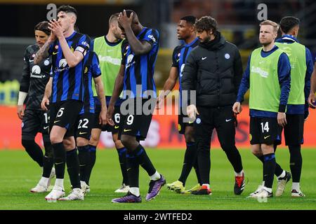 Milan, Italie. 17 mars 2024. Les joueurs de l'Inter après le match de football Serie A entre l'Inter et Napoli au stade San Siro de Milan, Italie du Nord - dimanche 17 mars 2024. Sport - Soccer . (Photo de Spada/LaPresse) crédit : LaPresse/Alamy Live News Banque D'Images