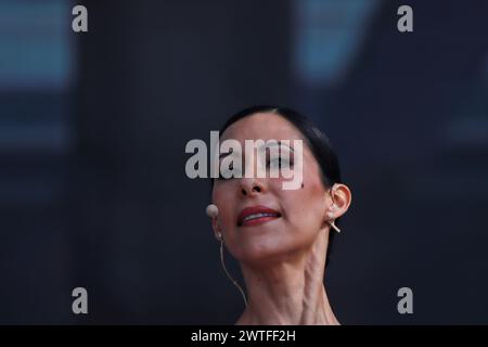 Mexico, Mexique. 17 mars 2024. ELISA Carrillo Cabrera, la première ballerine du Staatsballett Berlin, donne un cours de ballet massif dans le centre-ville de Mexico, Mexique, le 17 mars 2024. (Photo de Carlos Santiago/Eyepix Group) crédit : NurPhoto SRL/Alamy Live News Banque D'Images