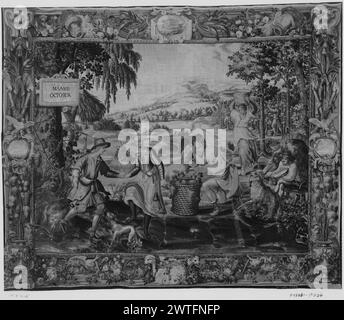 Octobre. Wauters, Michel (Netherlandish (après 1600), acte. b.1651-d.1679) (atelier) [tisserand] c. 1650-1675 dimensions de tapisserie : H 14' x l 17'3' matériaux/techniques de tapisserie : culture inconnue : Centre de tissage flamand : Anvers historique de propriété : vendu à l'American Art Association, New York, 2/13/1926, lot 17 (Emile Jellinek Mercedes coll.). French & Co. acheté chez G.S. Jacobson le 2/11/1936. Inscriptions : signature tissée dans la garde droite, en bas : M.WAVTERS inscriptions : inscription dans le champ central sur le panneau attaché à l'arbre : MAAND OCTOBRE dans le vignoble, paysan chargeant les raisins dans le panier (centre, avant Banque D'Images