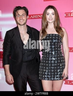 15 mars 2024, Los Angeles, CA, USA : LOS ANGELES - Mar 15 : Jed Elliott, Virginia Gardner au lancement du nouveau produit Clarins à la résidence privée le 15 mars 2024 à Los Angeles, CA (image crédit : © Kay Blake/ZUMA Press Wire) USAGE ÉDITORIAL SEULEMENT! Non destiné à UN USAGE commercial ! Banque D'Images