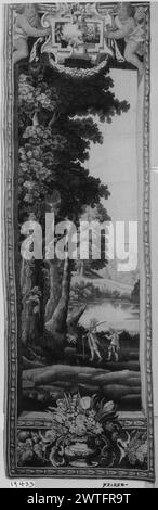 Paysage avec chasseur et steward marchant par le lac. Inconnu c. 1640-1660 dimensions de tapisserie : H 10'4' X W 3'4' tapisserie matériaux/techniques : inconnu culture : Centre de tissage flamand : historique de propriété inconnu : Français & Co. acheté de MRS Helen S. Lara, facturé le 4/1939 ; vendu à MRS Gerald Hughes, 4/24/1946 [SS 19433]. French & Co. acheté à Anderson Galleries (New York) 2-3/1926, (vente du vicomte Leverhulme), facturé 2/9/1926, vendu à Horace Trumbauer, 3/23/1927 [SS 28208]. Travaux connexes : panneaux en set, GCPA 0236680, 0236682-0236683, 0184414-0184415, 0184692-0184694 Banque D'Images
