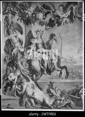 Novembre et décembre. Leyniers, Daniel III (flamand, 1705-1770) (atelier, attr.) [tisserand] c. 1680 tapisserie matériaux / techniques : inconnu culture : Centre de tissage flamand : Bruxelles figure ailée de novembre chevauche sur le dos de l'archer avec arc [=centaure=Sagittaire] et tient panier de fruits avec la main droite (centre), plusieurs chérubins faisant des guirlandes de divers animaux [lapin, oiseaux, élan], une autre pende de guirlande de fleurs et de fruits (l & R), paysage (arrière-plan) cette photographie est un détail de l'ensemble du panneau, montrant vraisemblablement le chiffre d'août sur le côté droit. Travaux connexes : panneaux dans Banque D'Images