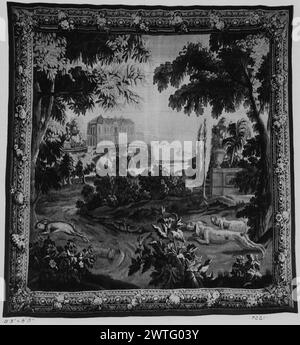 Chiens poursuivant le lièvre. Inconnu c. 1750-1800 dimensions de tapisserie : H 8'8' x l 8'3' tapisserie matériaux / techniques : inconnu culture : Centre de tissage français : Aubusson histoire de propriété : Français et Co. reçu de Chas. E. Goodrich 2/1951 ; retourné le 15/1931. Les arbres encadrent la composition : 2 chiens de chien parmi les plantes à fleurs, poursuivant un lièvre au premier plan ; chemin menant à la rivière avec un bâtiment muré sur la rive opposée en arrière-plan; palmier derrière la section du mur du jardin surmonté d'un grand vase (R) (BRD) bordure élaborée de cadre photo incorporant une bande guillochée stylisée à défilement en C entourant Mo décoratif Banque D'Images