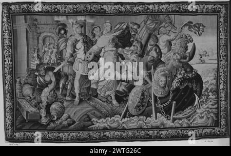 Chute de Troie : Helen embarque sur le navire pour retourner à Sparte. Inconnu c. 1675-1700 dimensions de tapisserie : H 9'6' x l 15'6' tapisserie matériaux/techniques : inconnu culture : Centre de tissage français : Aubusson histoire de propriété : Français et Co. reçu de Raymond Luber, s.d. ; retourné le 18/02/1957. Helen a aidé à bord du navire grec partant pour Sparte, comme l'homme (Paris ?) Avec poignard et tenant sa main dit ses adieux ; homme rassemblant des trésors pillés (l) et un autre sonnant la corne à la proue du navire (R) ; ville brûlant et soldats précipitant les gens hors des murs de la ville en arrière-plan (l) (BRD) les feuilles d'acanthus soutenues Banque D'Images