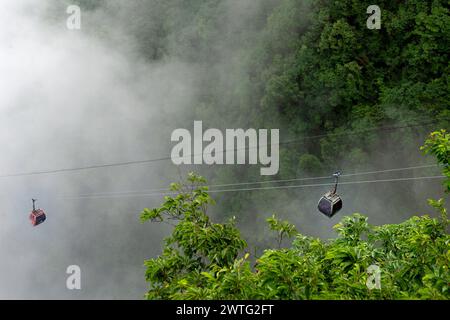 Le téléphérique de la montagne Tianmen dans le parc national de la montagne Tianmen est le plus long trajet en tramway au monde. Banque D'Images