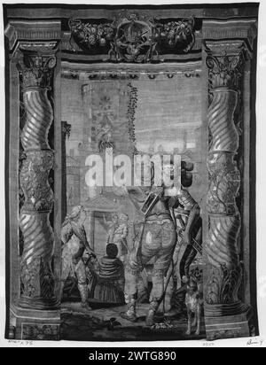 Décès de Mark Antony. Inconnu c. 1640-1660 dimensions de tapisserie : H 9'6' x l 5'10' tapisserie matériaux/techniques : inconnu culture : Centre de tissage flamand : Bruxelles histoire de propriété : Français & Co. reçu de C. M. F. [s.d.] ; retourné le 19/9/1922. Marc Antoine mourant hissé dans le monument de Cléopâtre par Cléopâtre et ses 2 servantes (G & R BRD) colonnes en spirale (Solomonic) avec chérubins, chapiteaux corinthiens; (UPR BRD) guirlande de fleurs et de fruits attachée avec des rubans, cartouche avec couronne au centre GCPA 0237580 a une bordure inférieure de feuillage abstrait qui est vue en haut du champ central Banque D'Images