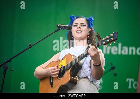 Londres, Royaume-Uni. 17 mars 2024. BIIRD préforme les célébrations de la Saint Patrick 2024 culture irlandaise spectacles spectaculaires, groupes irlandais, danseurs irlandais à Trafalgar Square. Crédit : Voir Li/Picture Capital/Alamy Live News Banque D'Images