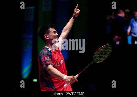 Birmingham, Royaume-Uni. 18 mars 2024. Zheng Siwei, de Chine, célèbre après avoir remporté la finale du double mixte contre Watanabe Yuta/Higashino Arisa, du Japon, à All England Open Badminton Championships 2024 à Birmingham, Grande-Bretagne, le 17 mars 2024. Crédit : Xinhua/Alamy Live News Banque D'Images