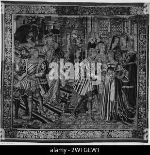 Allégorie de Mortal Man. Unknown c. 1515-1530 dimensions de tapisserie : H 9'10' x l 10'4' matériaux/techniques de tapisserie : inconnu culture : Centre de tissage du Sud des pays-Bas : inconnu historique de propriété : Français et Co. acheté de Morgan Collection 8/1916 ; vendu à George D. Widener 7/31/1920. Inscriptions : tisserand non identifié ou marque de ville sur la garde droite, inscriptions en bas : inscriptions identifiant les personnifications : lhome mortel, attemprance, charite (?), force (?) Dans la salle ornée personnification de Mortal Man se tient entre 2 figures masculines et regarde vers R ; Mortal Man apparaît une 2ème fois accrochant h Banque D'Images