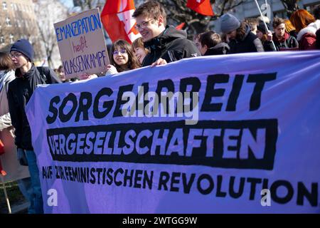 Gewerkschaftliche démonstration zum Internationalen Frauentag à Berlin. / Manifestation syndicale à l'occasion de la Journée internationale de la femme à Berlin. Snapshot-Photography/K.M.Krause *** manifestation syndicale à l'occasion de la Journée internationale de la femme à Berlin manifestation syndicale à l'occasion de la Journée internationale de la femme à Berlin photographie photographique K M Krause Banque D'Images