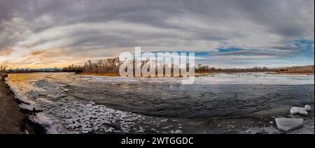 JEFFERSON RIVER & MADISON RIVER CONVERGENCE MISSOURI HEADWATERS STATE PARK THREE FORKS MONTANA USA Banque D'Images