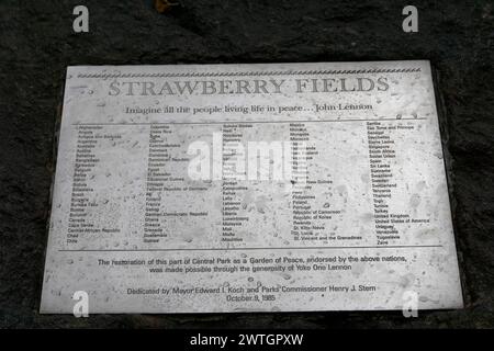 Central Park, plaque commémorative des champs de fraises à Central Park, dédiée à John Lennon, Manhattan, New York City, New York, États-Unis, Amérique du Nord Banque D'Images