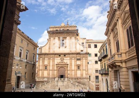 À Palerme, Italie, le 2023 octobre, l'église Santa Caterina d'Alessandria également appelée «Chiesa di Santa Caterina delle donne» sur la place Bellini Banque D'Images