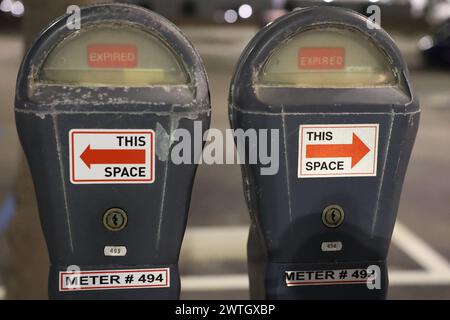 Le compteur de stationnement expiré pour le stationnement dans la rue Banque D'Images