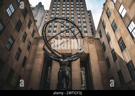 La statue de l'Atlas au Rockefeller Center - Manhattan, New York Banque D'Images