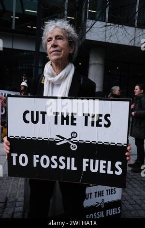 DATE RECORD NON INDIQUÉE contestation climatique : extinction Rebellion cible GB News à Londres L'action couper les liens avec les combustibles fossiles, organisée par extinction Rebellion XR. Les militants de XR ciblent GB News pour ne pas avoir dit la vérité sur le changement climatique et l’industrie des combustibles fossiles, plaidant pour une transition urgente vers les énergies renouvelables. Londres Angleterre Royaume-Uni Copyright : xJoaoxDanielxPereirax Banque D'Images