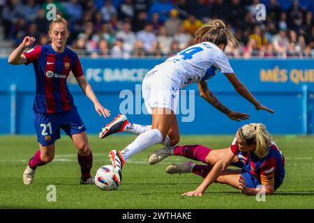 Barcelone, Espagne. 17 mars 2024. Barcelone, Espagne, 17 mars 2024 : Natalia Ramos (14 UDG Tenerife) tombe lors du match de football de Liga F entre le FC Barcelone et l'UD Tenerife au stade Johan Cruyff de Barcelone, Espagne (Judit Cartiel/SPP) crédit : SPP Sport Press photo. /Alamy Live News Banque D'Images