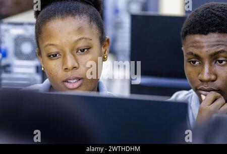 Gymnase Wissenschaftliches au Burkina Faso à Ouagadougou, 05.03.2024. Die Schule wird durch die Weltbank finanziert. Ouagadougou Burkina Faso *** Lycée scientifique au Burkina Faso à Ouagadougou, 05 03 2024 L'école est financée par la Banque mondiale Ouagadougou Burkina Faso Copyright : xUtexGrabowskyxphotothek.dex Banque D'Images