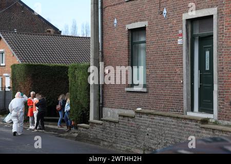 Charleroi, Belgique. 18 mars 2024. La juge d’instruction Martine Michel photographiée au début d’une opération de police à Lodelinsart, Charleroi, dimanche 17 mars 2024. Une perquisition de maison a dégénéré tôt lundi matin, lorsque le résident a commencé à tirer sur des policiers. Un membre de la Force de police spéciale est mort et plusieurs autres ont été blessés. L'agresseur aurait été neutralisé. BELGA PHOTO VIRGINIE LEFOUR crédit : Belga News Agency/Alamy Live News Banque D'Images