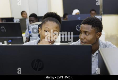 Gymnase Wissenschaftliches au Burkina Faso à Ouagadougou, 05.03.2024. Die Schule wird durch die Weltbank finanziert. Ouagadougou Burkina Faso *** Lycée scientifique au Burkina Faso à Ouagadougou, 05 03 2024 L'école est financée par la Banque mondiale Ouagadougou Burkina Faso Copyright : xUtexGrabowskyxphotothek.dex Banque D'Images