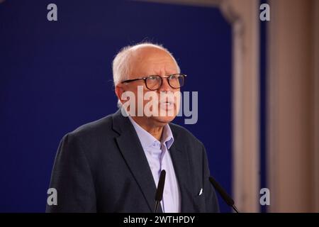 Auvers sur Oise, France. 16 mars 2024. Dr Riyad Yassin, ambassadeur du Yémen en France, s'exprimant lors de la conférence. Au milieu du mois sacré du Ramadan, des dirigeants musulmans de France, Jordanie, Syrie, Tunisie, Algérie, le Yémen, la Palestine et d’autres Nations du moyen-Orient ont assisté à une conférence au siège du CNRI le 16 mars 2024, à Auvers-sur-Oise, en France. (Photo de Siavosh Hosseini/SOPA images/Sipa USA) crédit : Sipa USA/Alamy Live News Banque D'Images