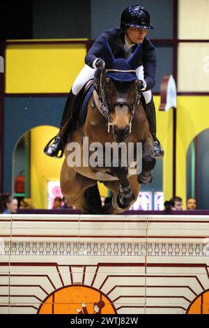 Wilma HELLSTROM (SWE) chevauchant QUINTI VON HOF lors du saut-Hermes, événement équestre FEI CSI 5 le 17 mars 2024 au Grand Palais Ã&#x89;phemere à Paris, France Banque D'Images