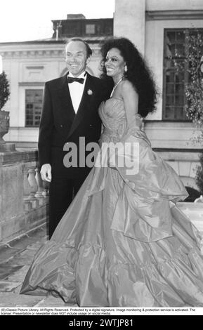 Diana Ross avec Arne Naess 1986. Ils se sont mariés le 1er février 1986. L'homme d'affaires norvégien était Diana Ross deuxième mari. Ils divorcent en 2000. La photo a été prise au château royal Drottningholm Suède lors d'une fête organisée lorsque le roi suédois Carl XVI Gustaf a organisé une fête d'anniversaire. Banque D'Images