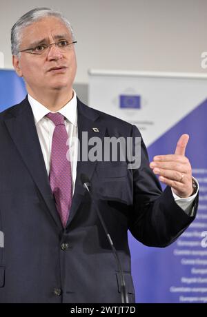 Vasco Alves Cordeiro, président du Comité européen des régions, photographié lors d’une conférence de presse lors du 10e Sommet européen des régions et des villes de l’Union européenne, lundi 18 mars 2024 à Mons. Le sommet, organisé par le Comité des régions et la région wallonne, accueillera des milliers de maires, de conseillers municipaux, de ministres régionaux et de décideurs européens et mondiaux de haut niveau pour discuter de solutions locales concrètes et innovantes aux défis émergents auxquels sont confrontés les citoyens et les territoires. BELGA PHOTO ERIC LALMAND Banque D'Images